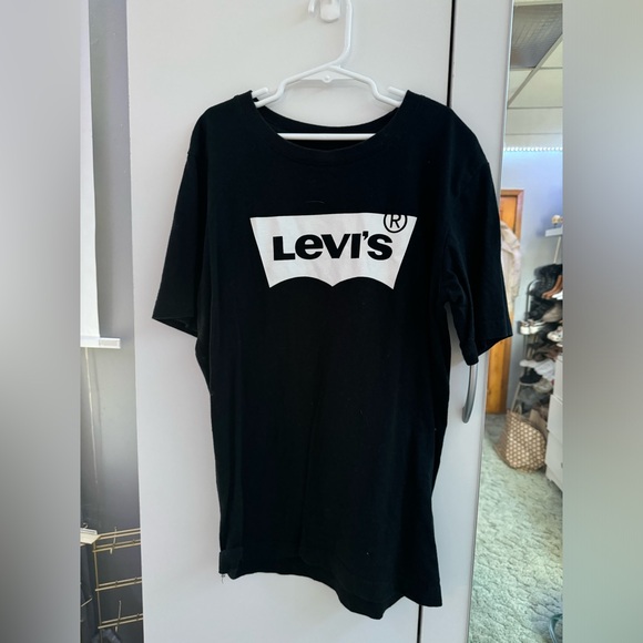 Levi’s Tee - Picture 1 of 2